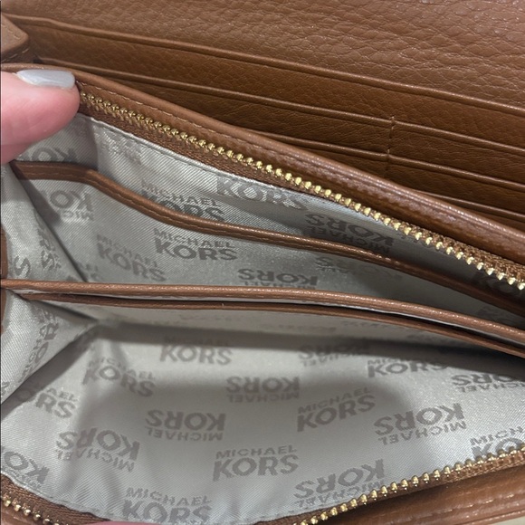 Michael Kors Brown Jet Set Slim Flap Wallet - Picture 6 of 8